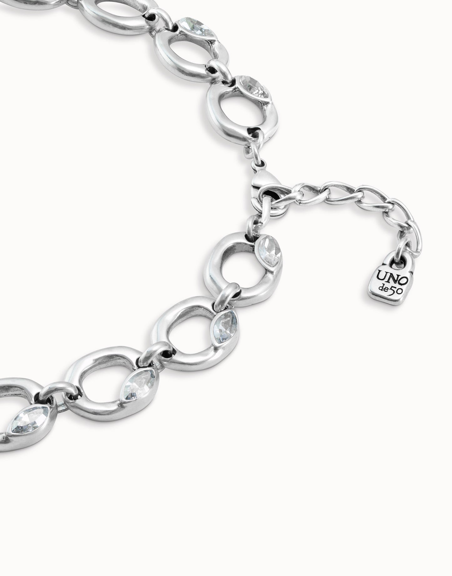 NECKLACE DETAILS
