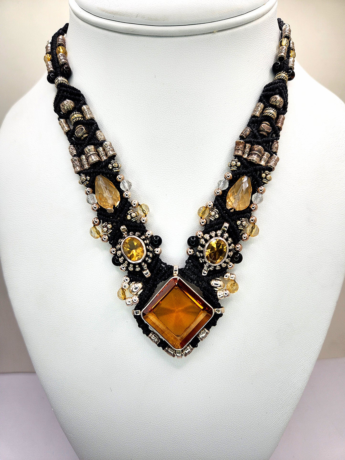 Isha Elafi - Citrine and Sterling Silver necklace