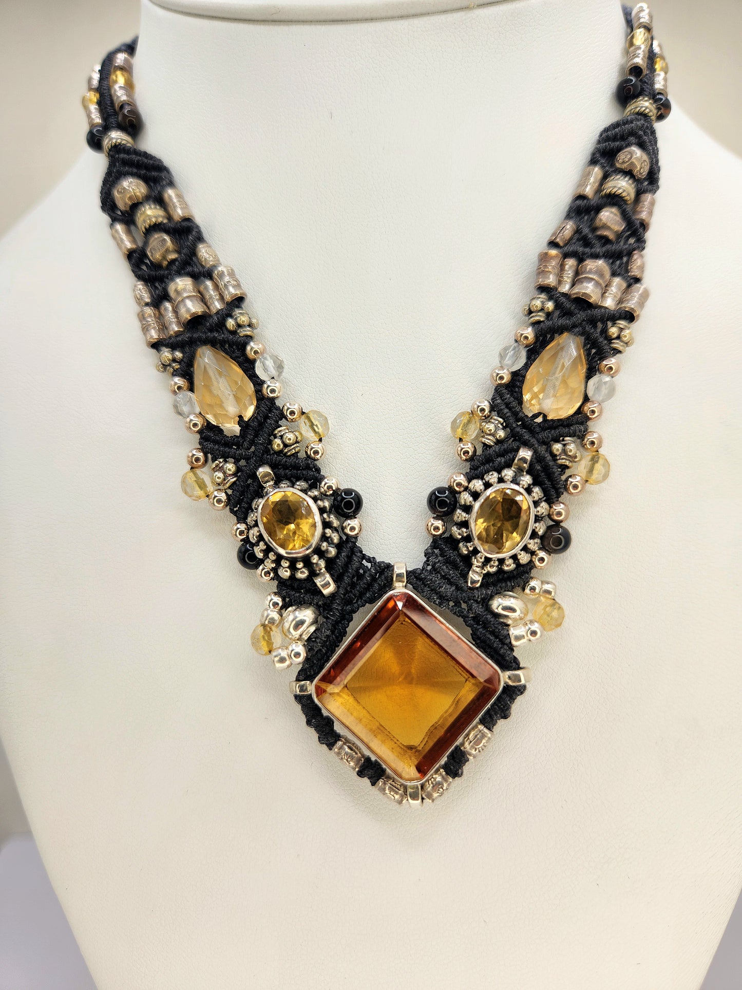 Isha Elafi - Citrine and Sterling Silver necklace