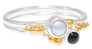 Sterling Silver Ring with White Freshwater Pearl and Onyx